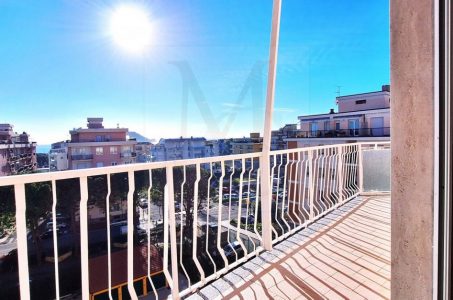 Ampio trilocale Ristrutturato con Terrazza Vista Mare