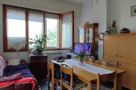 Trilocale con Balcone Vista Mare e Box Auto Privato - Albenga